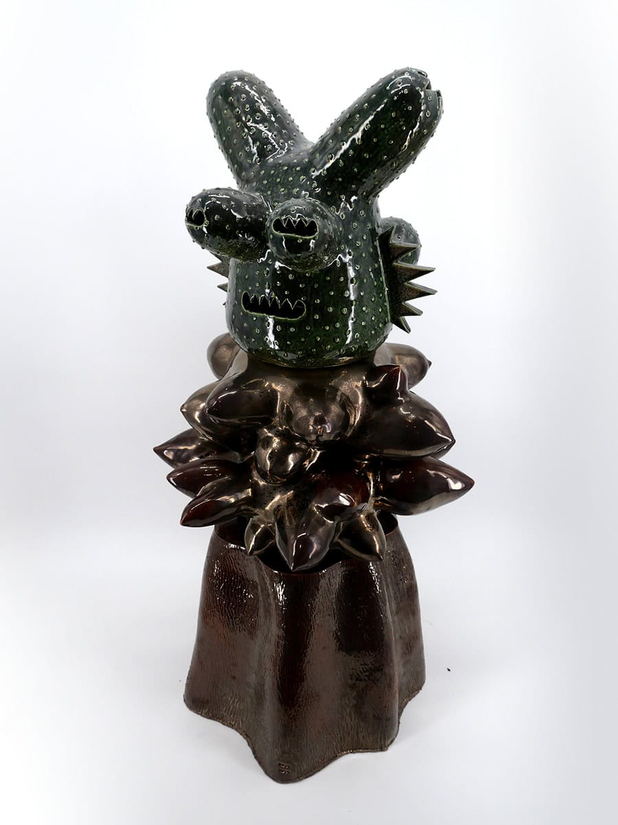 Mister Cornichons, 2024 sculpture grès, engobes et émaux 44 x 36 cm KT-2410 ©Kartini Thomas