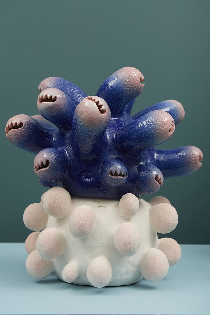 Sea Biscuits, 2023 sculpture grès, engobes et émaux 34 x 28 cm KT-2303  ©Kartini Thomas